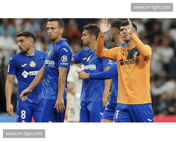 皇马需破解赫塔费低位防守,边路传中成为关键进攻手段 皇马需破解赫塔费低位防守,边路传中成为关键进攻手段